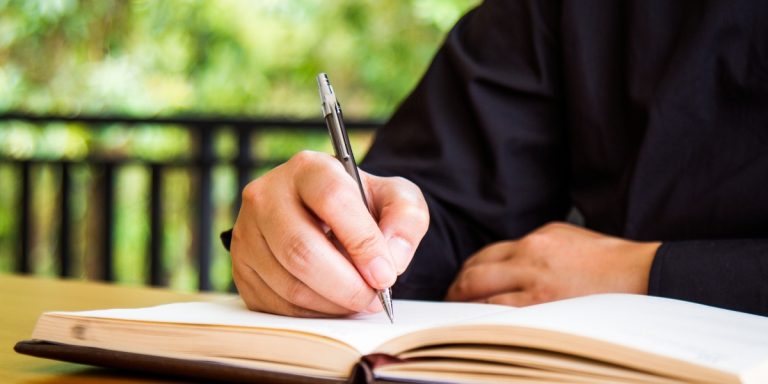 How do you write a book report fast?